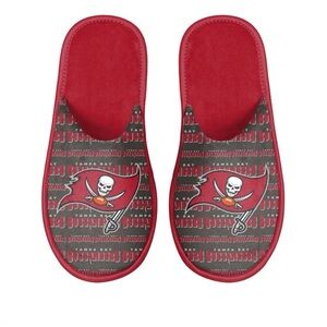 NFL Tampa Bay Buccaneers Red Slippers
Youth